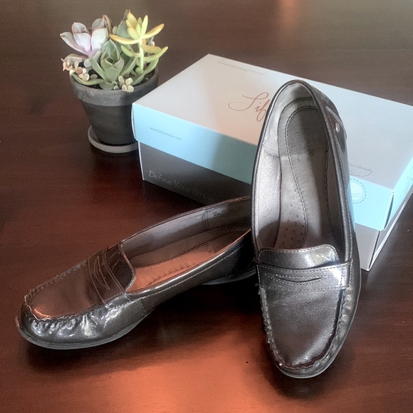 Life Stride Soft System Loafers - Picture 1 of 12